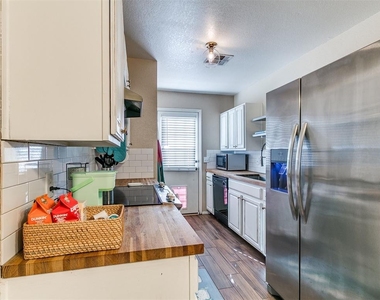 414 English Elm Lane - Photo Thumbnail 4