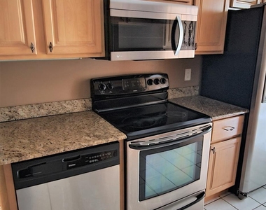 2425 Presidential Way - Photo Thumbnail 3