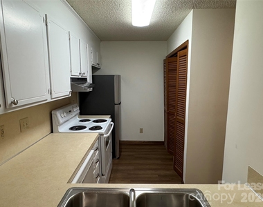 2033 Oakdale Road - Photo Thumbnail 3