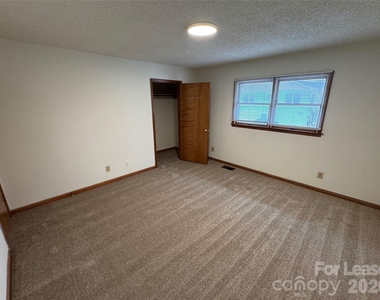 2033 Oakdale Road - Photo Thumbnail 9
