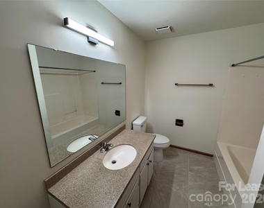 2033 Oakdale Road - Photo Thumbnail 8