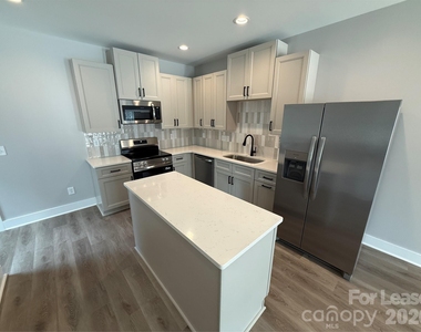 525 Dellwood Drive - Photo Thumbnail 5