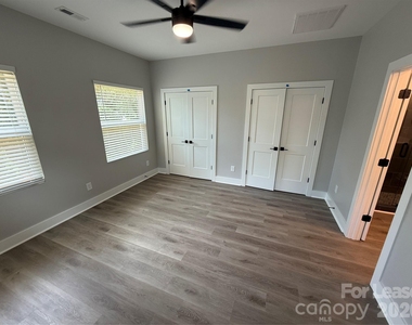 525 Dellwood Drive - Photo Thumbnail 8