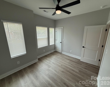 525 Dellwood Drive - Photo Thumbnail 12