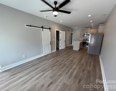 525 Dellwood Drive - Photo Thumbnail 3