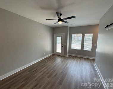 525 Dellwood Drive - Photo Thumbnail 2