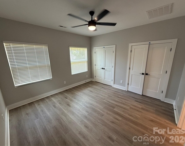 525 Dellwood Drive - Photo Thumbnail 7