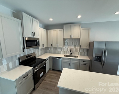 525 Dellwood Drive - Photo Thumbnail 4