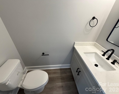 525 Dellwood Drive - Photo Thumbnail 6