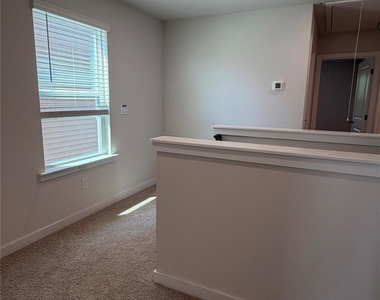 1423 Mammoth Road - Photo Thumbnail 17