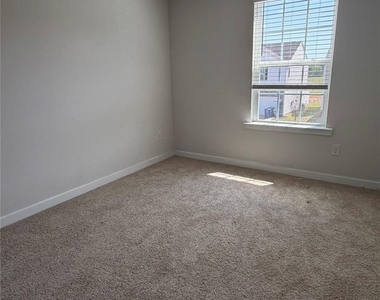 1423 Mammoth Road - Photo Thumbnail 15