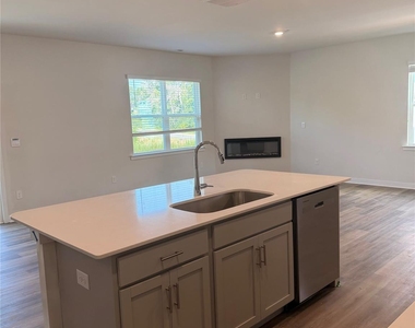 1423 Mammoth Road - Photo Thumbnail 6