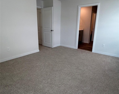 1423 Mammoth Road - Photo Thumbnail 10
