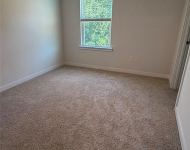 1423 Mammoth Road - Photo Thumbnail 19