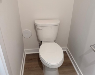 1423 Mammoth Road - Photo Thumbnail 7