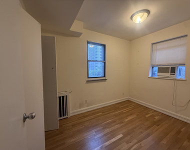 235 East 46th Street - Photo Thumbnail 12