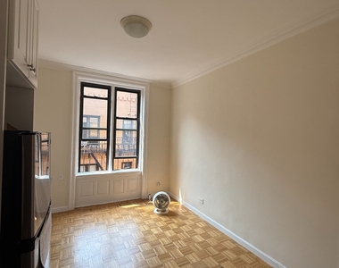 219 East 69th Street #6K - Photo Thumbnail 2