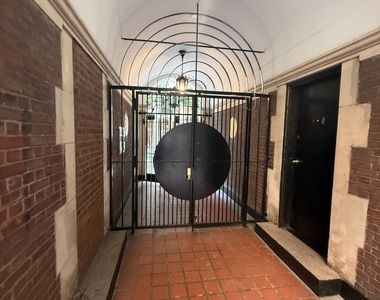 219 East 69th Street #6K - Photo Thumbnail 7