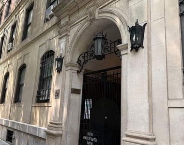 219 East 69th Street #6K - Photo Thumbnail 4