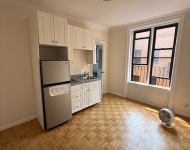 219 East 69th Street #6K - Photo Thumbnail 1