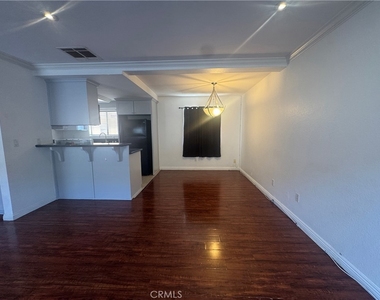1039 Mount Olive Drive - Photo Thumbnail 2