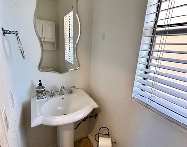 1039 Mount Olive Drive - Photo Thumbnail 6