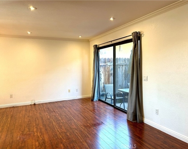 1039 Mount Olive Drive - Photo Thumbnail 7