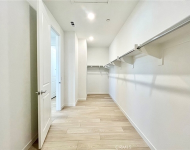 27812 Marquee Drive - Photo Thumbnail 16