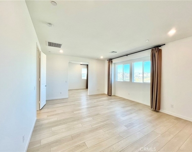 27812 Marquee Drive - Photo Thumbnail 11
