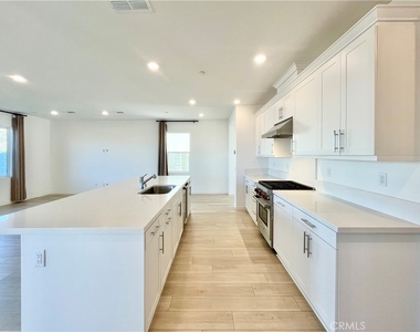 27812 Marquee Drive - Photo Thumbnail 3