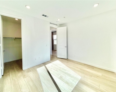 27812 Marquee Drive - Photo Thumbnail 6