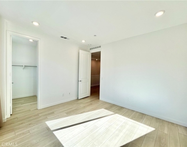 27812 Marquee Drive - Photo Thumbnail 18