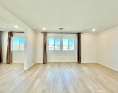 27812 Marquee Drive - Photo Thumbnail 12