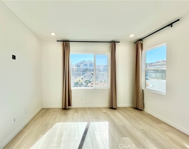 27812 Marquee Drive - Photo Thumbnail 19