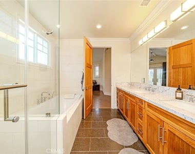 1217 Olive - Photo Thumbnail 25