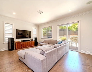 1217 Olive - Photo Thumbnail 13