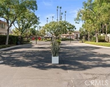572 E Stephanie - Photo Thumbnail 1