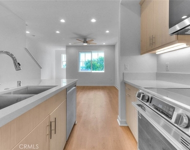 149 N 1st Avenue - Photo Thumbnail 8
