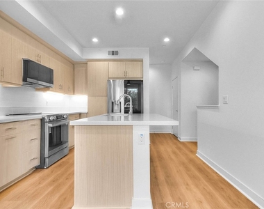 149 N 1st Avenue - Photo Thumbnail 5