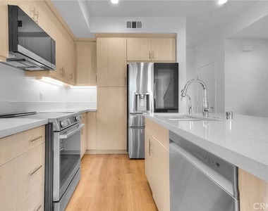 149 N 1st Avenue - Photo Thumbnail 7