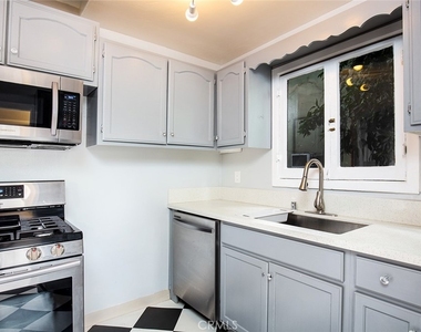 459 E Sacramento Street - Photo Thumbnail 14