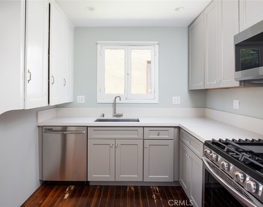 459 E Sacramento Street - Photo Thumbnail 7