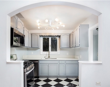 459 E Sacramento Street - Photo Thumbnail 13