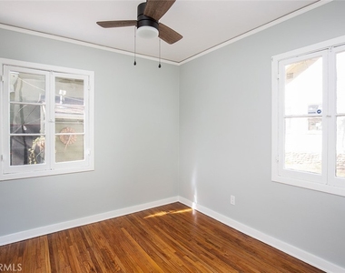 459 E Sacramento Street - Photo Thumbnail 11