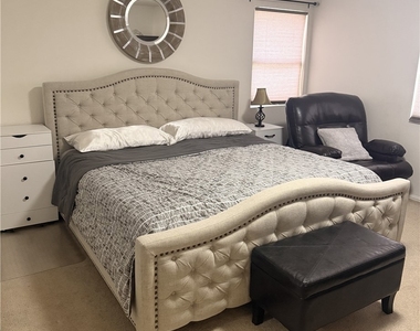 8554 Burnet - Photo Thumbnail 6