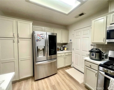 8554 Burnet - Photo Thumbnail 4