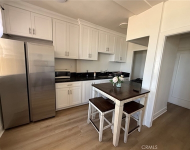 315 W 3rd - Photo Thumbnail 6