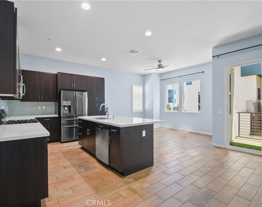 722 Ellis Dr - Photo Thumbnail 3