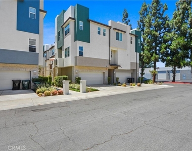 722 Ellis Dr - Photo Thumbnail 1