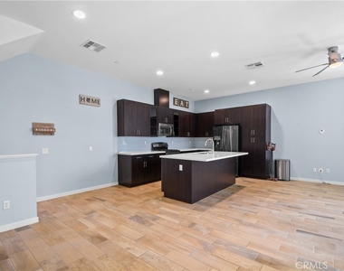 722 Ellis Dr - Photo Thumbnail 14
